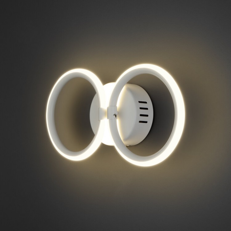 Настенный светодиодный светильник с выключателем 90146/2 белый