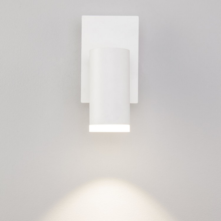 Настенный светодиодный светильник с поворотным плафоном 20067/1 LED белый